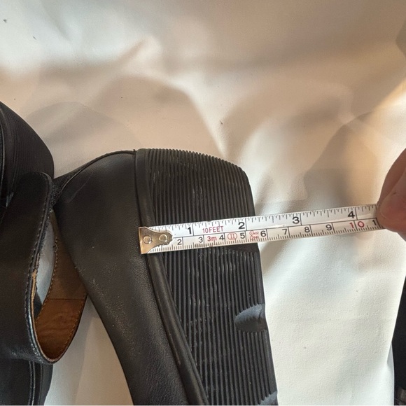 CLARKS Sz 9.5 Ankle Strap Velcro Closure Wedges Small Platform Leather Shoes - Picture 3 of 11